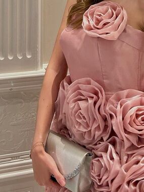 Elegant Pink Rose-Appliqué Strapless Dress